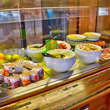 Logis Hotel Restaurant Le Chalet Du Mont Roland Sampans ภายนอก รูปภาพ