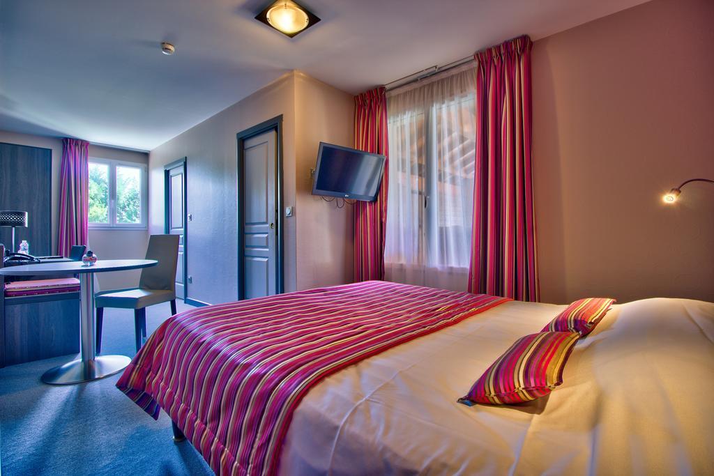 Logis Hotel Restaurant Le Chalet Du Mont Roland Sampans ภายนอก รูปภาพ