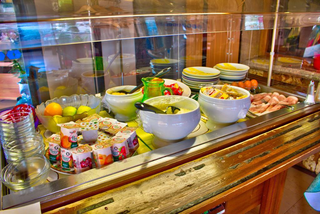 Logis Hotel Restaurant Le Chalet Du Mont Roland Sampans ภายนอก รูปภาพ