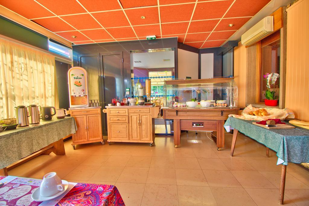Logis Hotel Restaurant Le Chalet Du Mont Roland Sampans ภายนอก รูปภาพ